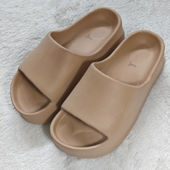 Rouge Size 7 Women's Beige Tan Platform Slides Sandals Shoes - Picture 1 of 4
